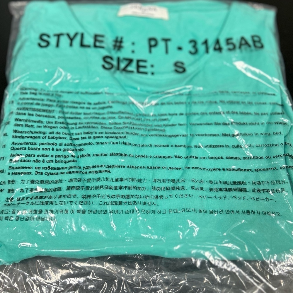 NIB Zenana BRUSHED DTY SLEEVELESS EMPIRE WAIST SHIRRING TOP - Picture 3 of 6